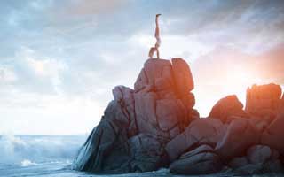 巴萨热度飙得不正常，大小球反着走，真相呼之欲出，有人拿49图库港澳那张